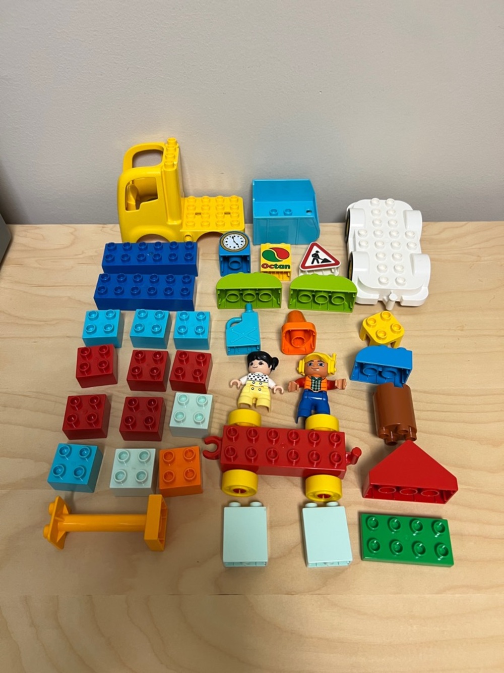 LEGO DUPLO First Starter Kit – Toddler Blocks, People, Cars (35 pcs)